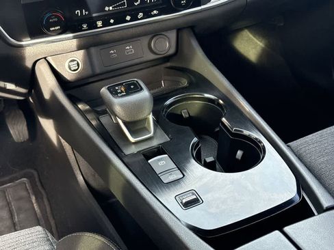 Used 2023 Nissan Rogue SV image 17