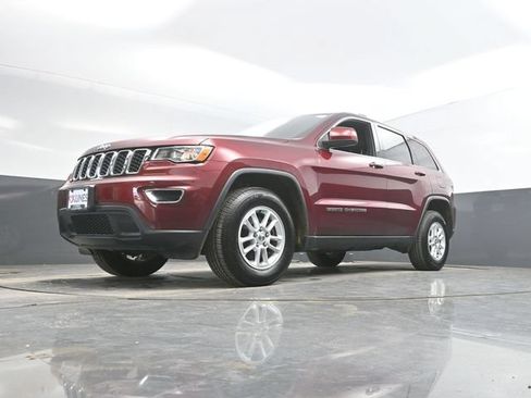 Used 2020 Jeep Grand Cherokee Laredo AWD/4WD image 49
