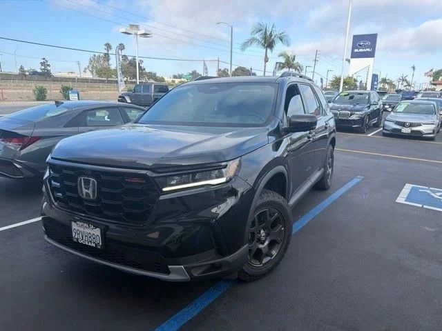 Certified 2025 Honda Pilot TrailSport image 2