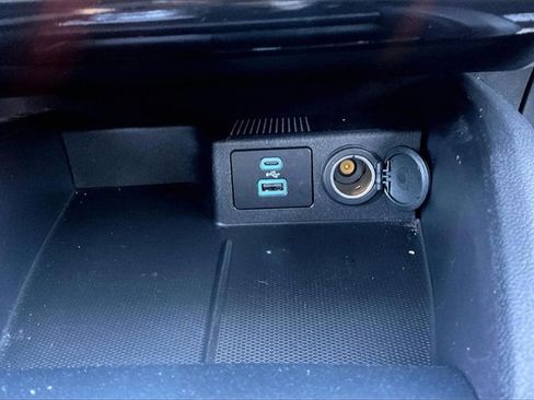 Used 2022 Ford Escape SE w/ SE Sport Appearance Package image 33