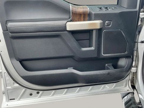 Used 2019 Ford F150 Lariat w/ Equipment Group 502A Luxury AWD/4WD image 24