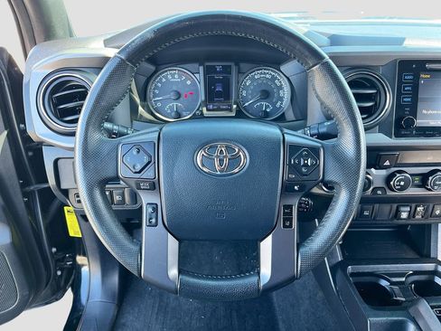 Used 2019 Toyota Tacoma TRD Sport image 11