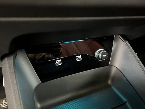 Certified 2025 Audi S6 e-tron Prestige w/ 21" Black Optic Package image 31