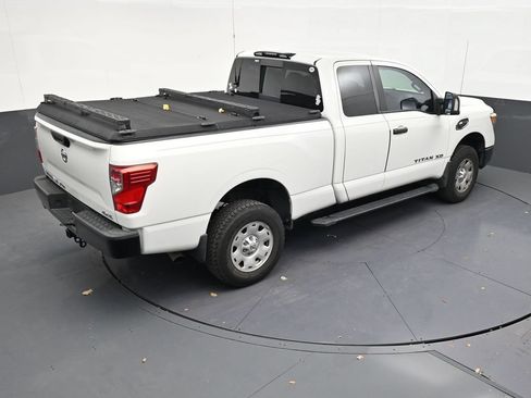 Used 2017 Nissan Titan S AWD/4WD image 16