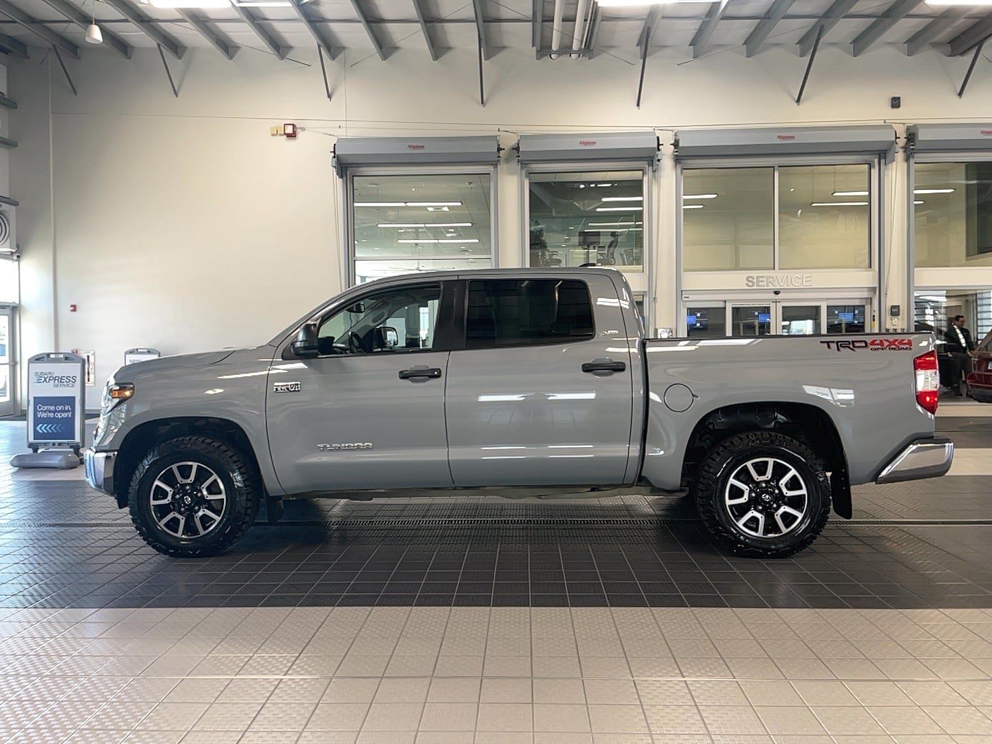 Used 2021 Toyota Tundra 4x4 CrewMax image 4