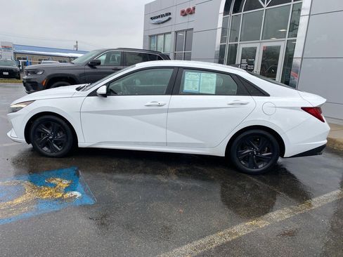 Used 2021 Hyundai Elantra Blue image 2