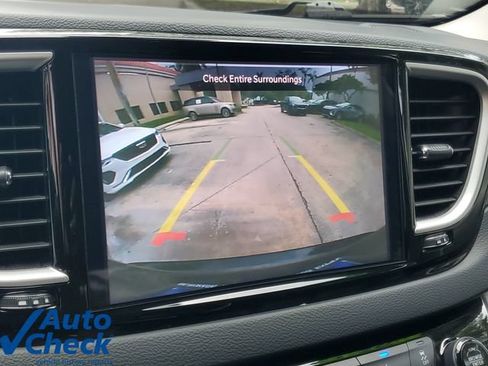 Used 2024 Chrysler Pacifica Touring-L FWD image 25