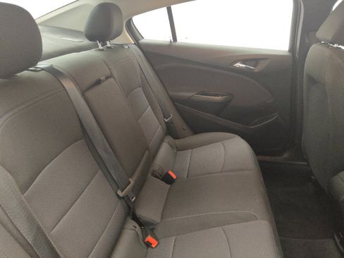 Used 2018 Chevrolet Cruze LT w/ Convenience Package FWD image 19