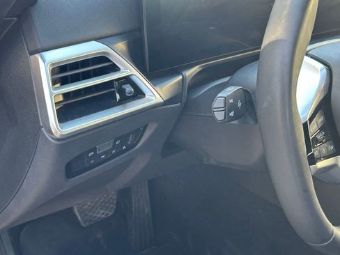 Used 2025 BMW 330i Sedan image 19