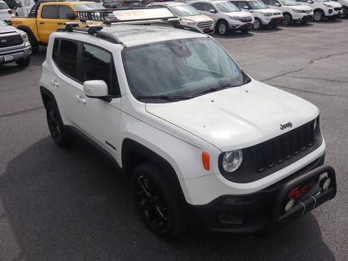 Used 2017 Jeep Renegade Altitude AWD/4WD image 12