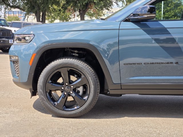 New 2027 Jeep Grand Cherokee Limited RWD image 6