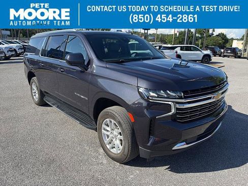 Used 2024 Chevrolet Suburban LT RWD image 1