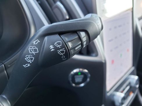 Used 2023 Ford Edge SE w/ Black Appearance Package image 21