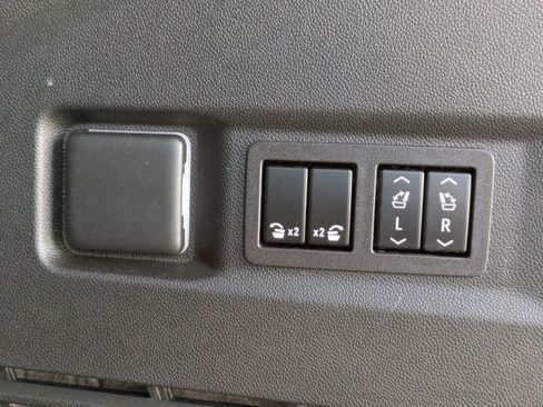 Used 2024 GMC Yukon AT4 w/ Technology Package image 14