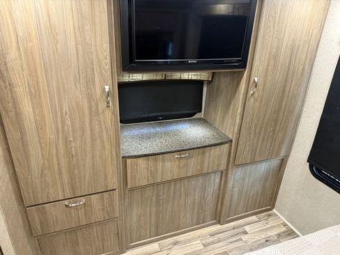 Used 2017 Ford E-450 and Econoline 450 Super Duty w/ Motorhome Prep Package image 76