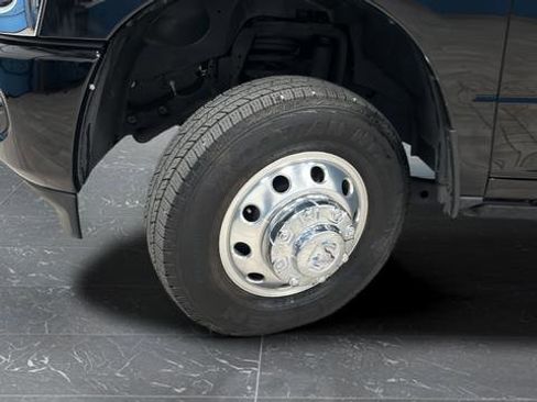 Used 2025 RAM 3500 Laramie AWD/4WD image 41