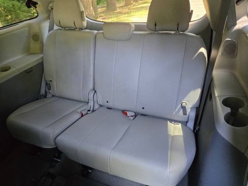 Used 2012 Toyota Sienna XLE w/ Premium Pkg FWD image 16