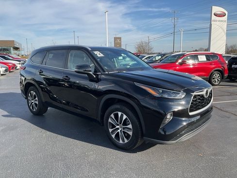 Used 2023 Toyota Highlander XLE image 23