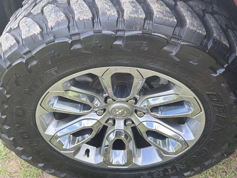 Used 2023 RAM 1500 Laramie AWD/4WD image 14