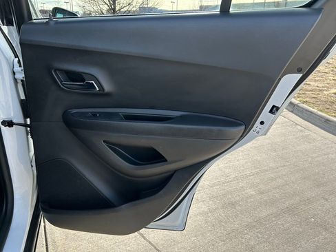 Used 2019 Chevrolet Trax LT w/ LT Convenience Package image 27