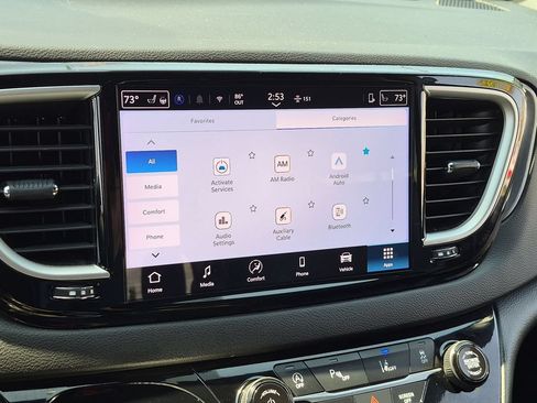 Used 2025 Chrysler Pacifica Select FWD image 17