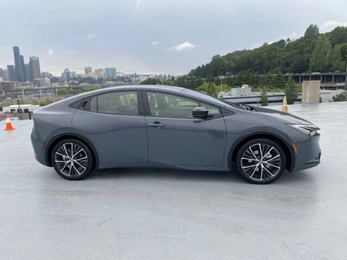 Used 2025 Toyota Prius XLE AWD/4WD image 3