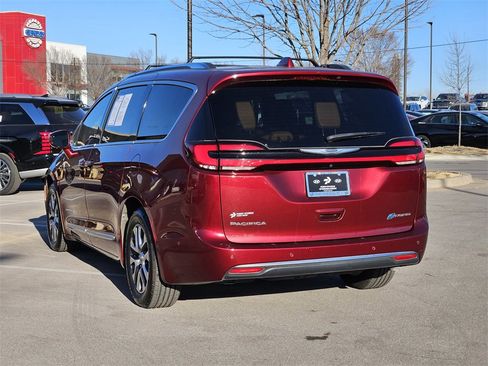 Used 2022 Chrysler Pacifica Pinnacle image 3