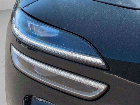 Certified 2024 Genesis G70 2.5T w/ Sport Prestige Package image 10