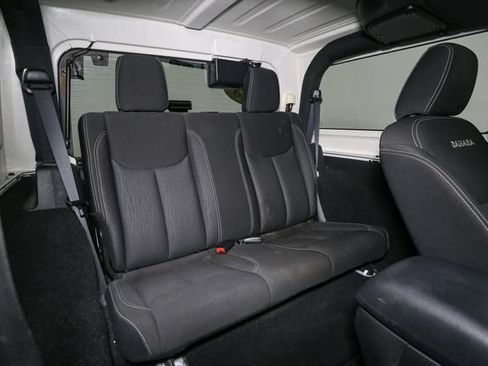 Used 2018 Jeep Wrangler Sahara w/ Connectivity Group AWD/4WD image 18