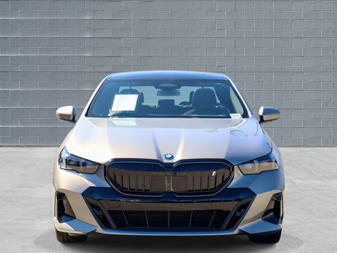 Used 2025 BMW i5 xDrive40 image 2