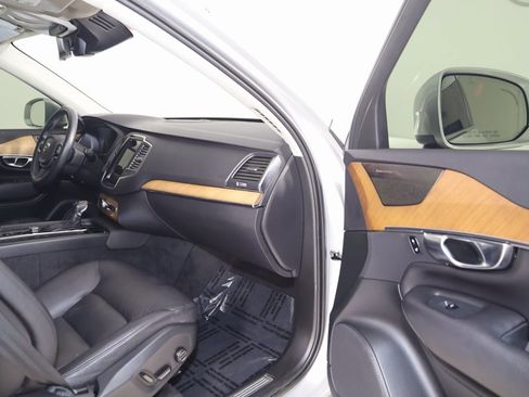 Used 2022 Volvo XC90 T6 Momentum w/ Climate Package image 48