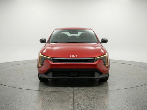 Used 2025 Kia K4 LXS image 2