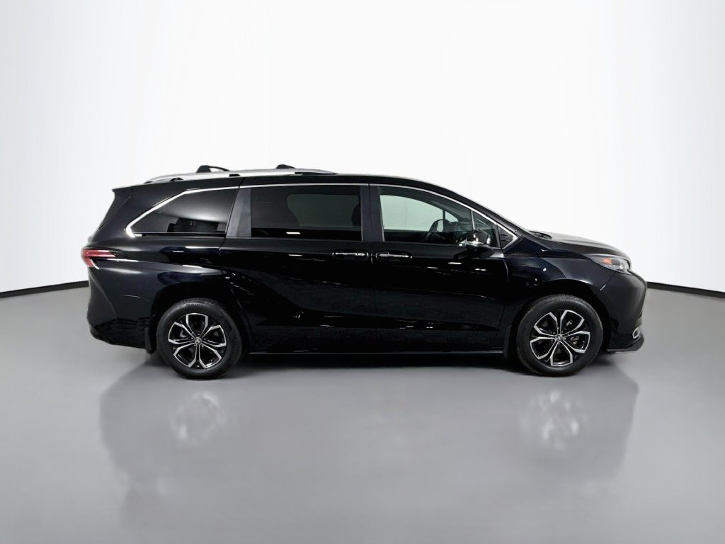 Used 2026 Toyota Sienna Platinum AWD/4WD image 4