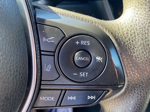 Used 2018 Toyota Camry LE image 25