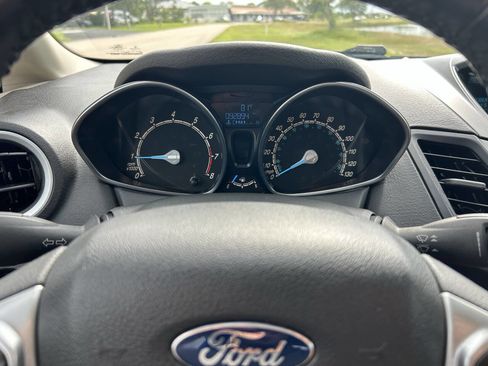 Used 2014 Ford Fiesta SE image 16