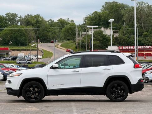 Used 2016 Jeep Cherokee Latitude w/ Comfort/Convenience Group FWD image 5