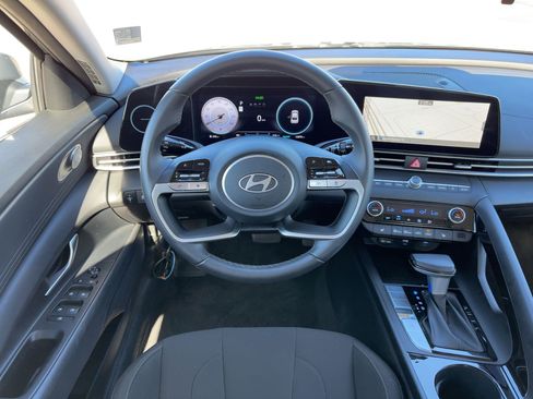 Used 2025 Hyundai Elantra SEL image 29