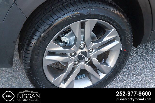 Used 2023 Kia Seltos S w/ Navigation Package FWD image 8