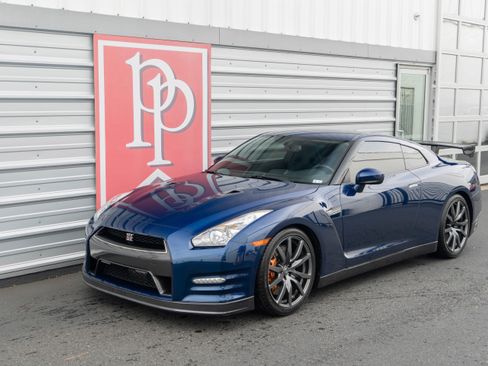 Used 2014 Nissan GT-R Premium image 41