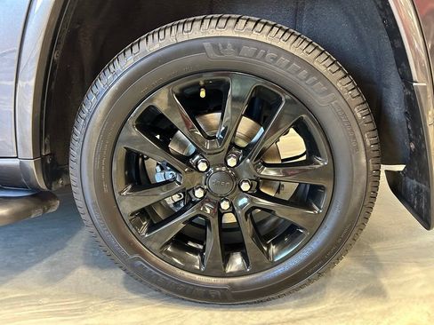 Used 2017 Jeep Grand Cherokee Altitude AWD/4WD image 23