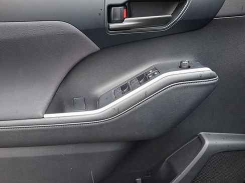 Used 2024 Toyota Highlander LE image 13