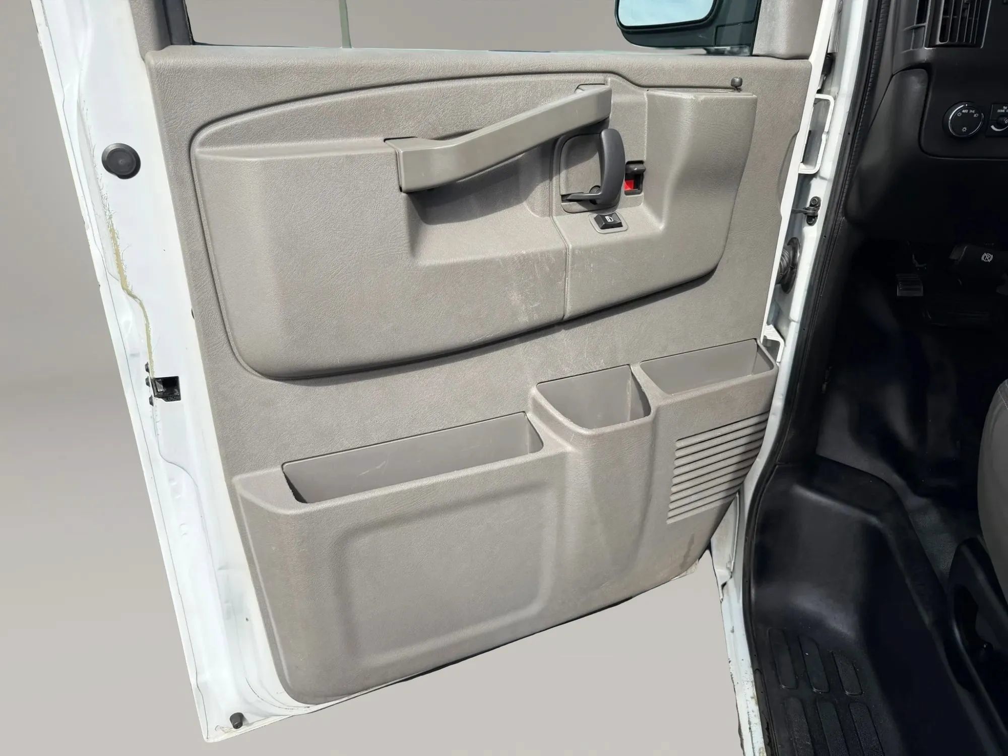 Used 2017 Chevrolet Express 2500 RWD image 10