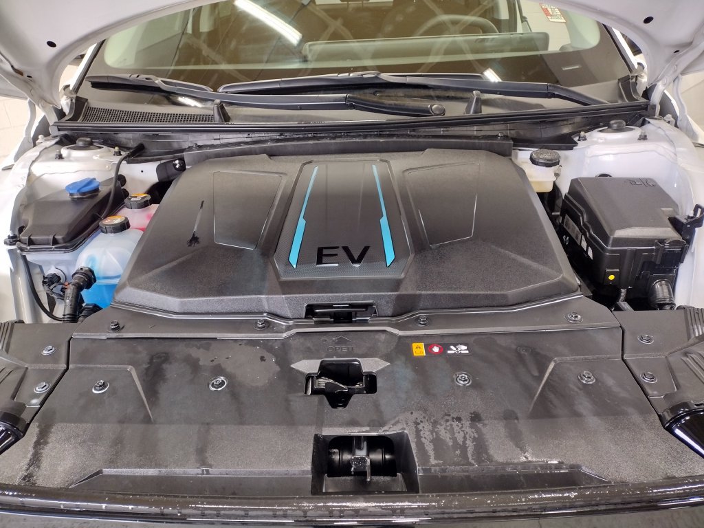 Certified 2024 Hyundai Ioniq 5 SE AWD/4WD image 10
