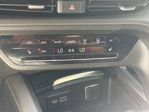Used 2022 Buick Envision Preferred FWD image 20