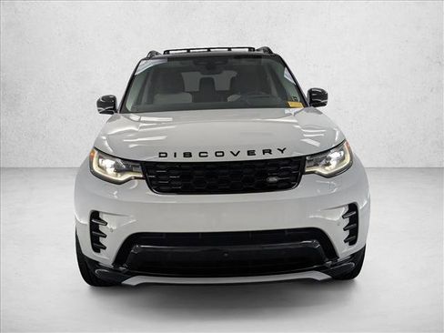 Used 2025 Land Rover Discovery Metropolitan Edition image 7