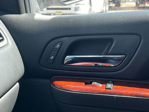 Used 2011 Chevrolet Avalanche LT image 23