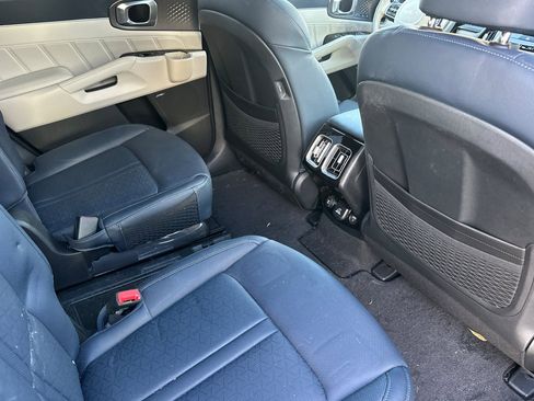 Certified 2023 Kia Sorento SX Prestige image 18