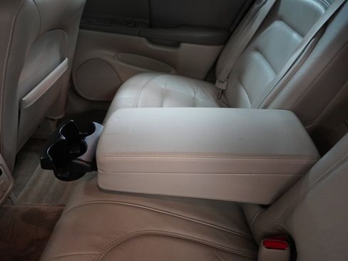 Used 2000 Cadillac De Ville Base 4D Sedan w/ Comfort/Convenience Pkg image 24