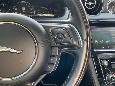 Used 2018 Jaguar XJ R-Sport RWD image 14