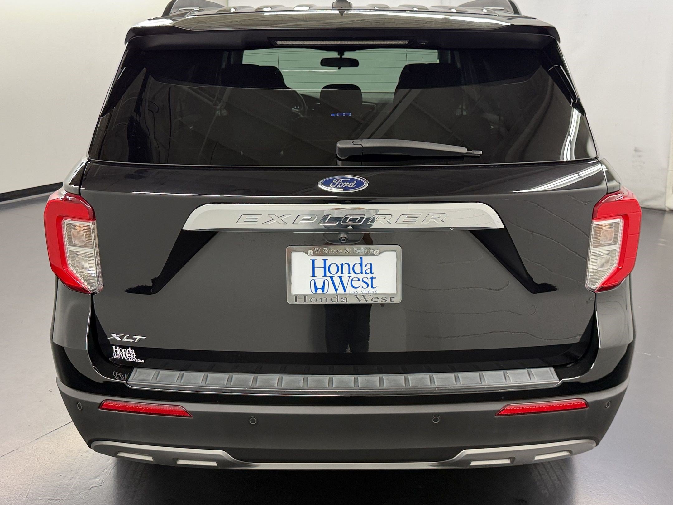 Used 2024 Ford Explorer XLT w/ Equipment Group 202A RWD image 10